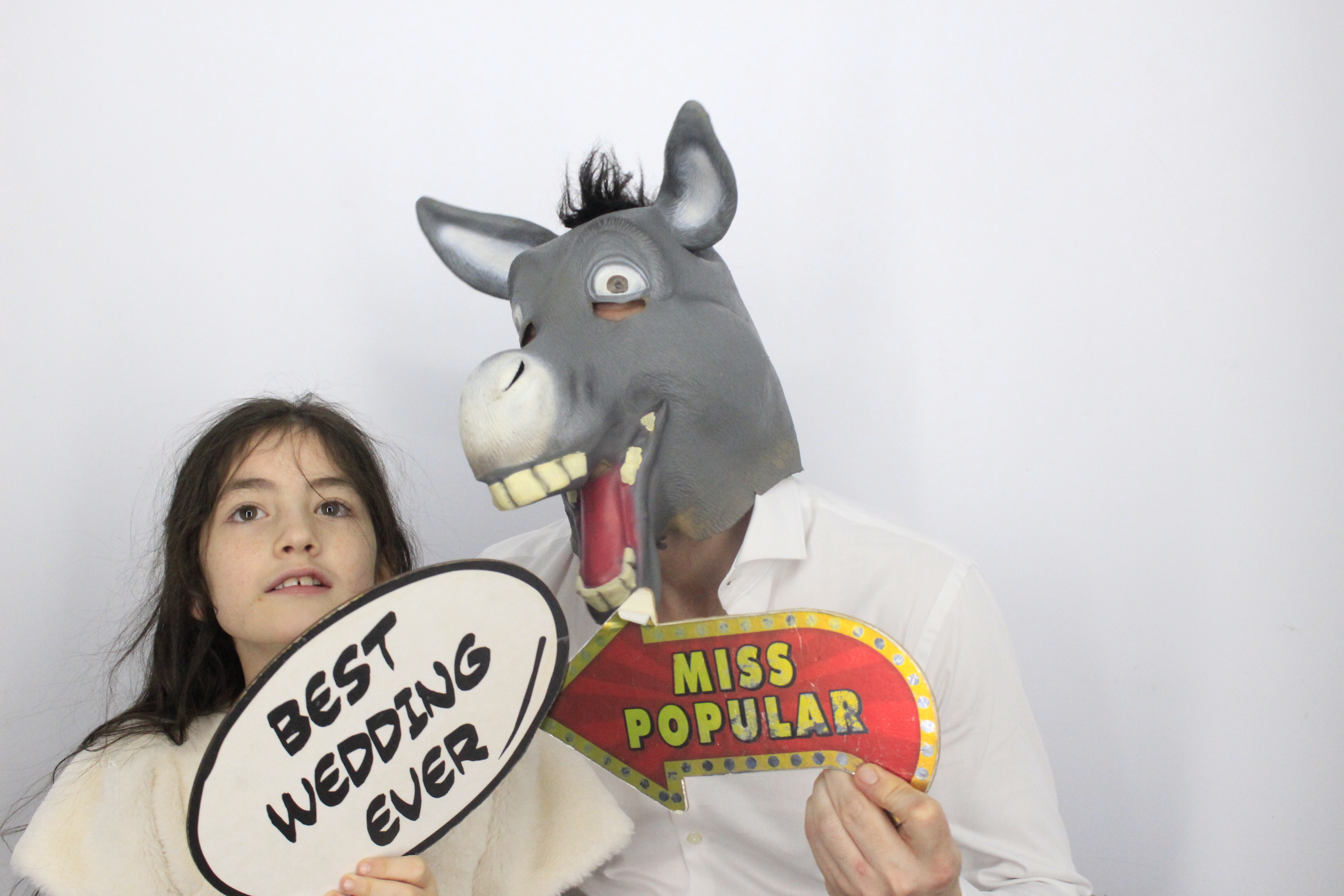 Simon & Muna  | View more photos from the event at gallery.myphotoboothexperience.co.uk/u/MyPhotoBoothExperienceLtd/Simon-Muna